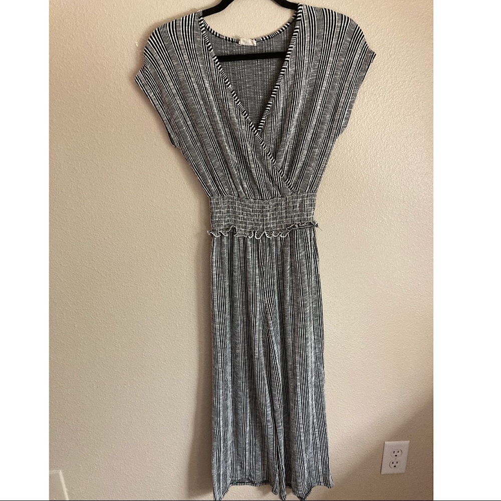 💙Black&White Striped Jumpsuit w/Flattering Waist